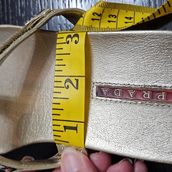 Prada gold flip flips SZ 36/6 - Picture 12 of 16